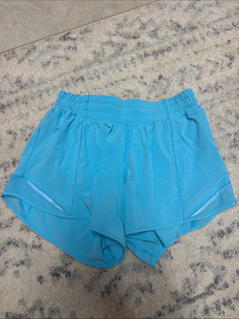 Lululemon 4in LR hotty hot short